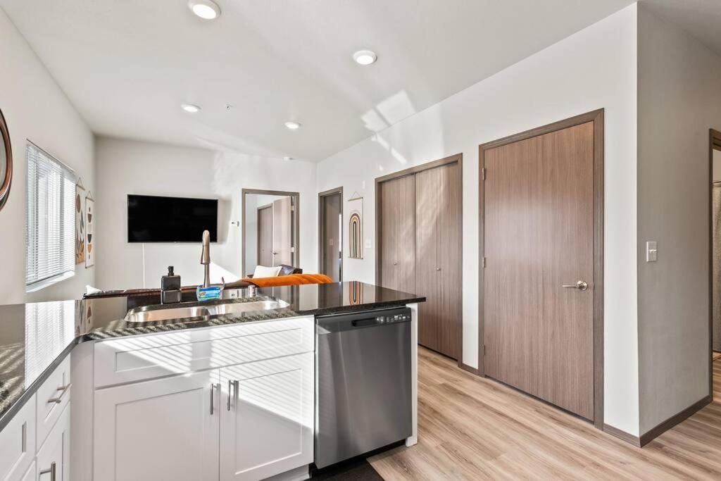Brand New 2 Bed 2 Bath Near Perry District And Dt Διαμέρισμα Σποκάν Εξωτερικό φωτογραφία